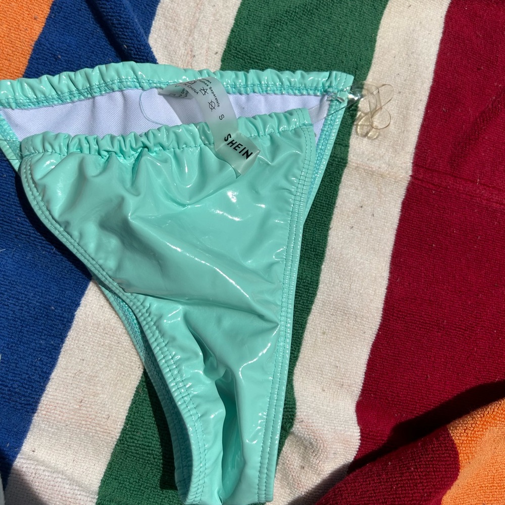 Bikini bottoms for tanning